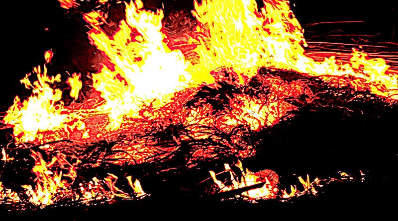 Eveil de la conscience et éveil au civisme représentés par des flammes brûlantes